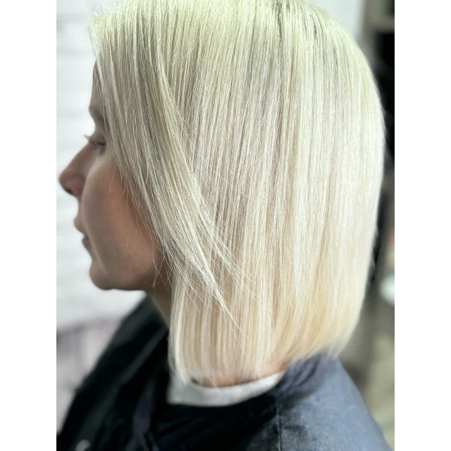 Hey everyone! We’re so excited to share some amazing hair extension transformations with you, just as we promised!

First up, take a look at this fabulous makeover...

You know how some of us have finer hair on the sides? It can be a bit tricky when you’re aiming for that sharp and sassy bob look. But fear not! Our fantastic Hair Extension Specialist, Jo, works her magic by adding a few individual strands of pre-bonded human hair extensions that perfectly match your own hair colour. This creates a fuller baseline that really elevates that chic bob style.

Just check out this guest’s hair—what an incredible transformation those extra strands can make at the front! Don’t you just love it?

If you’re slightly challenged in the hair follicle department and would love thicker hair, be it just a bit thicker or maybe you want uber thick hair then call us. Our Extension expert will talk you through the procedure. 

#hairextensions #thickerhair #finehairproblems #finehair #kingswinford #kingswinfordsalon #hairdresserskingswinford #humanhair #prebondedhair