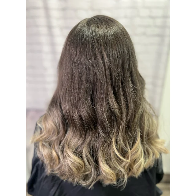 Sometimes, all you really need is a great haircut! 

Just take a look at how fabulous this guest’s hair looks after a fresh cut! 

Consultant Jodie worked her magic by restyling the hair, removing several inches of that old, lightened hair that had been growing out for quite some time. The difference is amazing – the hair looks so much healthier now, and that lovely blonde has created a beautiful ombré effect! 

Sometimes, less really is more!

#lessismore #ombrehair #haircut #kingswinfordsalon #hairdresserskingswinford #kingswinford #hairstyleideas #ombrehaircolor #longhair